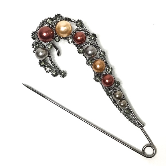 kilt pin brooch